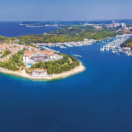 Beautiful Apartment In Pula Pula